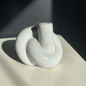 Ceramic knot taper candle holder. Such a fun unique shape! BRAND NEW.